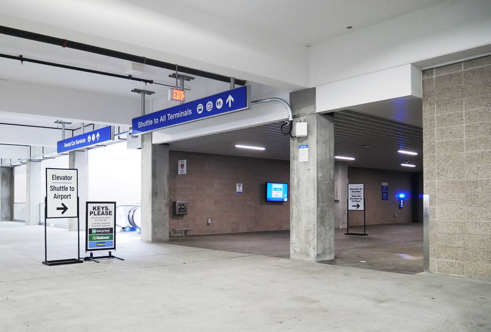 返却後は、地上階の空港シャトルバス乗り場へお進みください